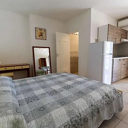 Maison Marie 3* ויאסטה